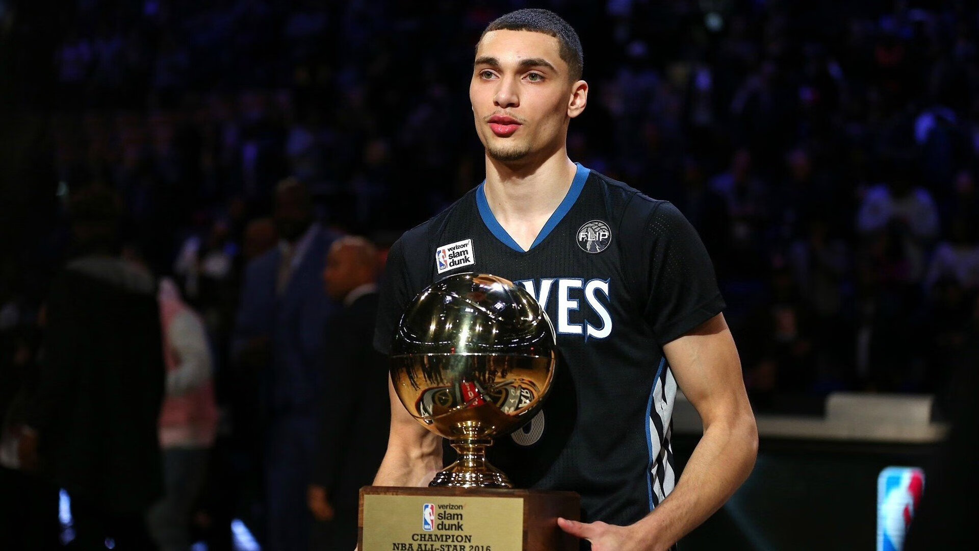 爱游戏综合娱乐-热刺锋线频繁换位造成混乱局面，热刺巅峰阵容